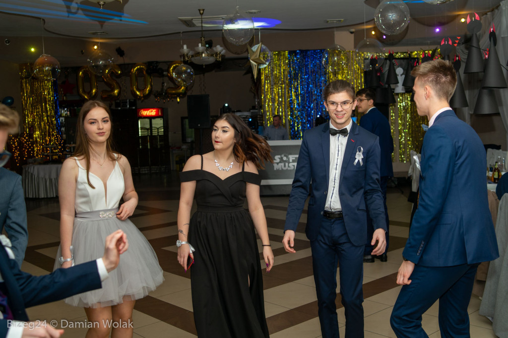 Studniówka 2020 w Liceum Ogólnokształcącym w Grodkowie [zdjęcia]