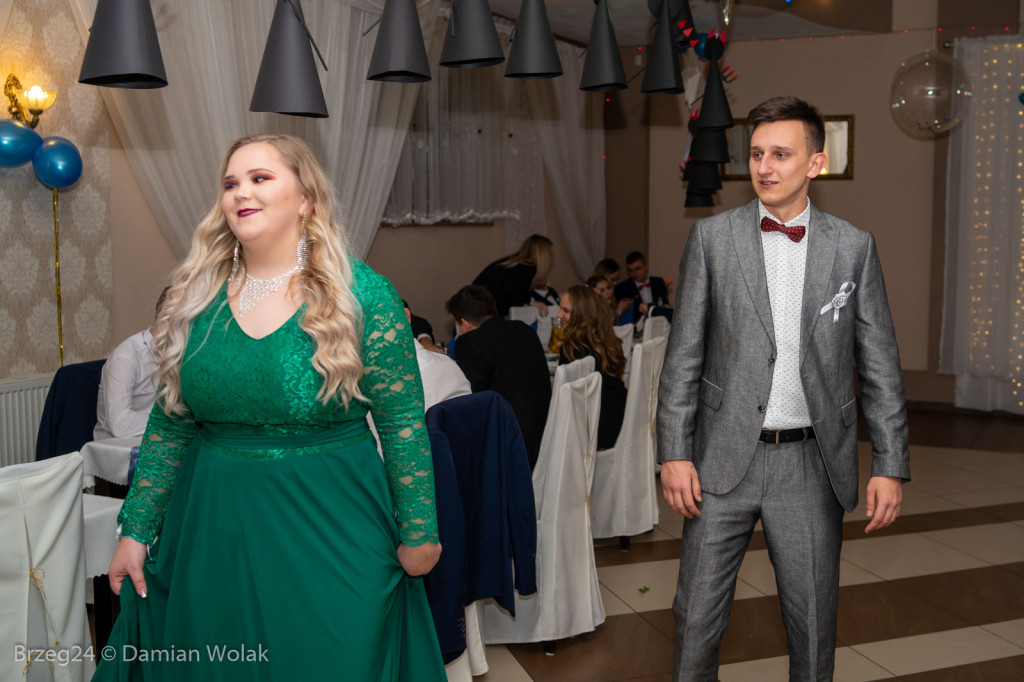 Studniówka 2020 w Liceum Ogólnokształcącym w Grodkowie [zdjęcia]