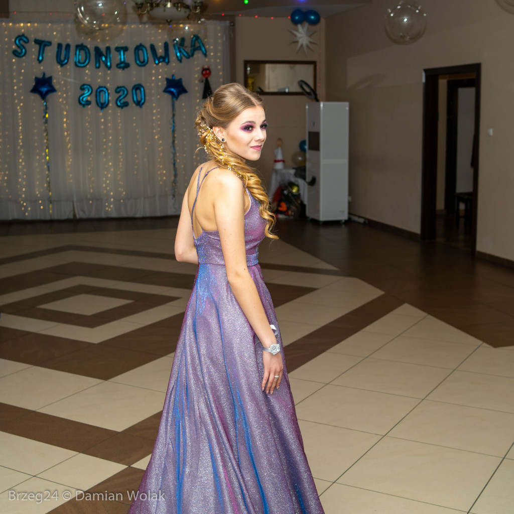 Studniówka 2020 w Liceum Ogólnokształcącym w Grodkowie [zdjęcia]