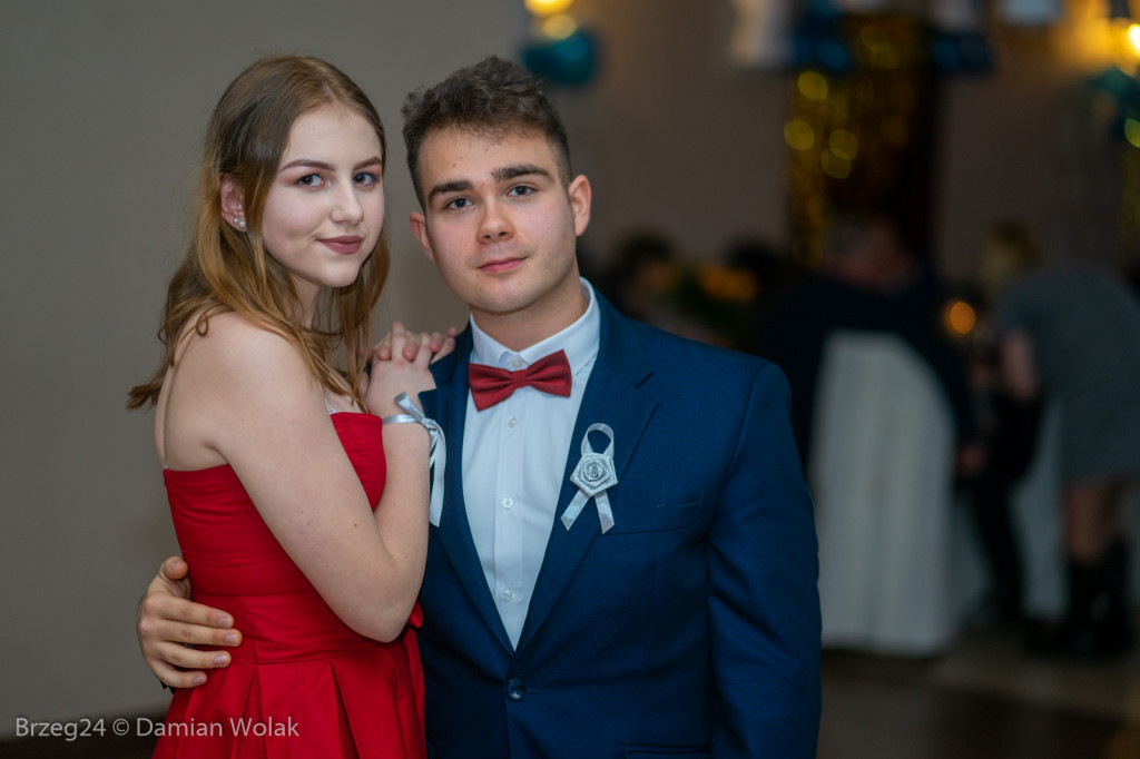 Studniówka 2020 w Liceum Ogólnokształcącym w Grodkowie [zdjęcia]