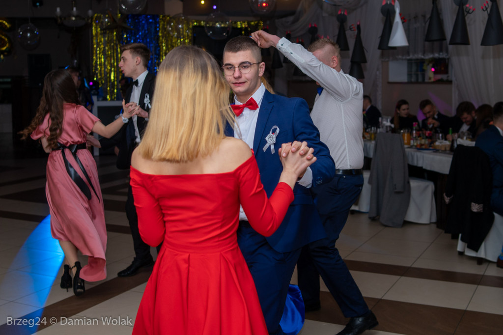 Studniówka 2020 w Liceum Ogólnokształcącym w Grodkowie [zdjęcia]