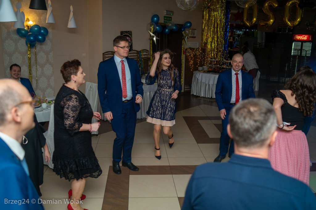 Studniówka 2020 w Liceum Ogólnokształcącym w Grodkowie [zdjęcia]