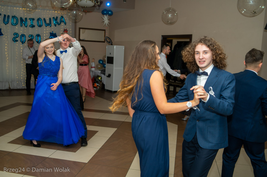Studniówka 2020 w Liceum Ogólnokształcącym w Grodkowie [zdjęcia]