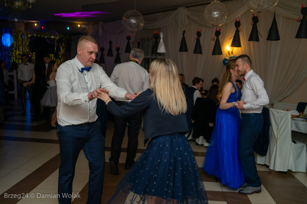 Studniówka 2020 w Liceum Ogólnokształcącym w Grodkowie [zdjęcia]