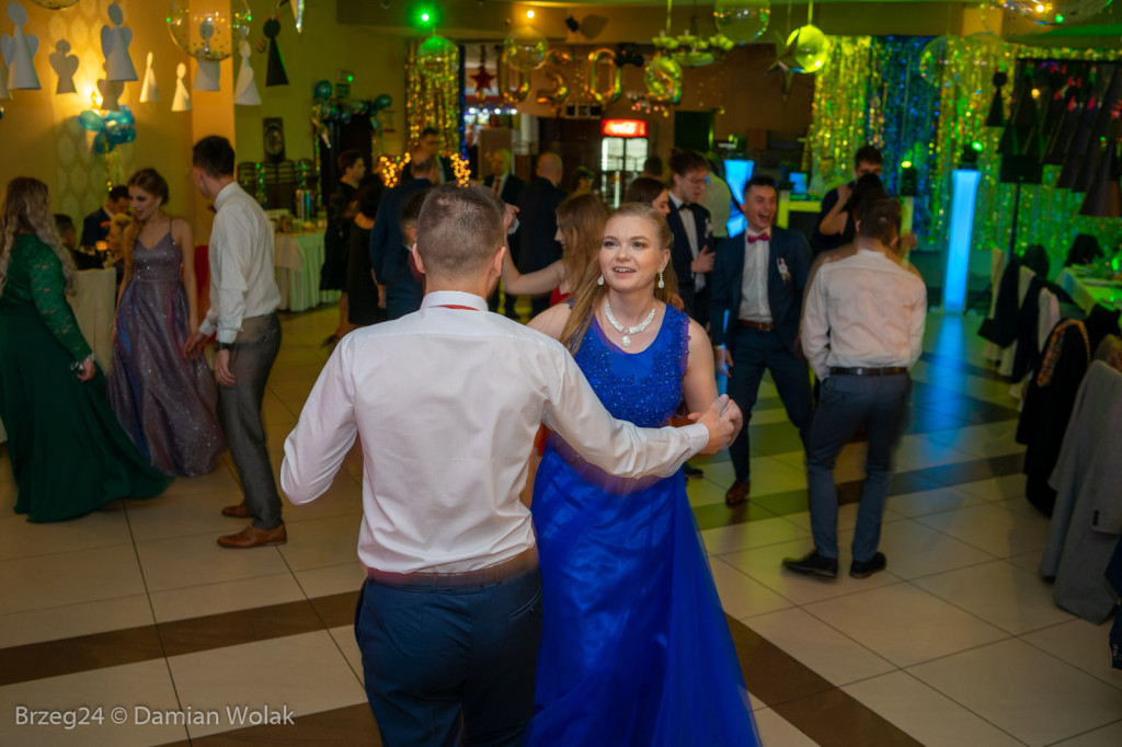 Studniówka 2020 w Liceum Ogólnokształcącym w Grodkowie [zdjęcia]