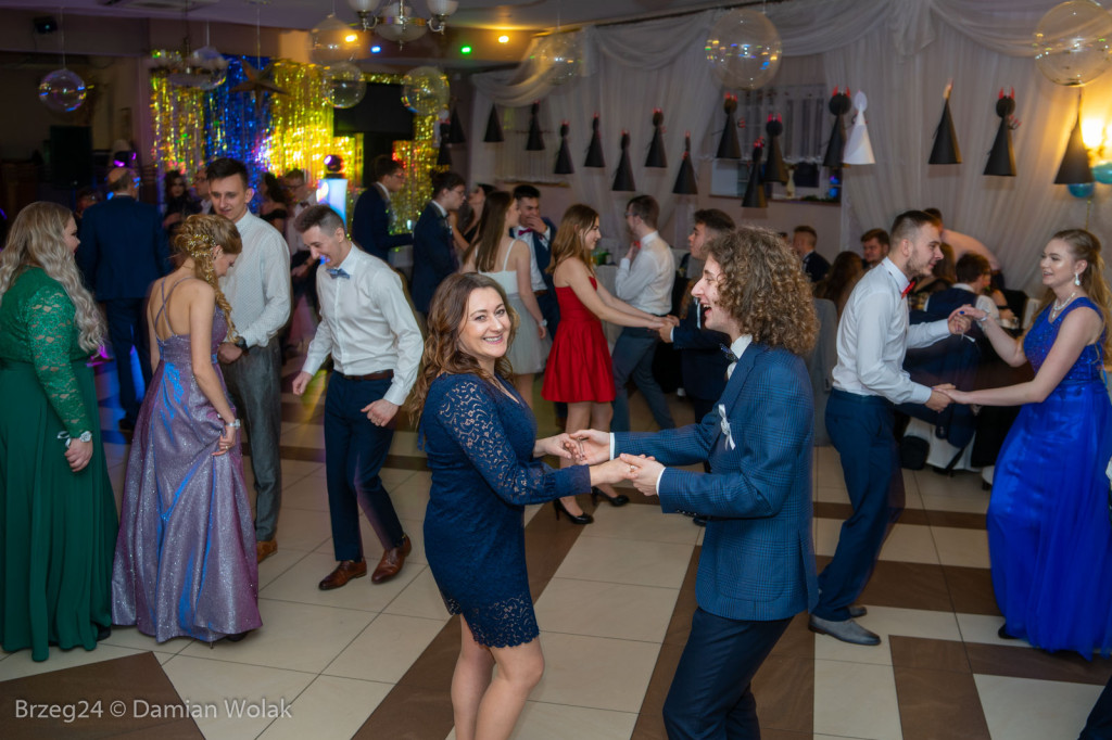 Studniówka 2020 w Liceum Ogólnokształcącym w Grodkowie [zdjęcia]