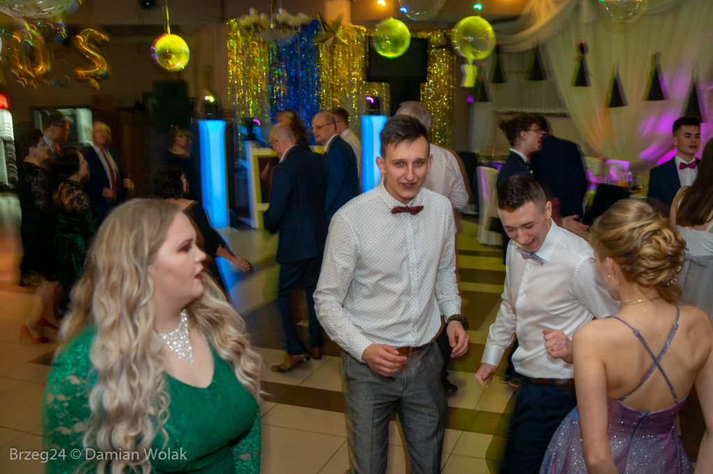 Studniówka 2020 w Liceum Ogólnokształcącym w Grodkowie [zdjęcia]