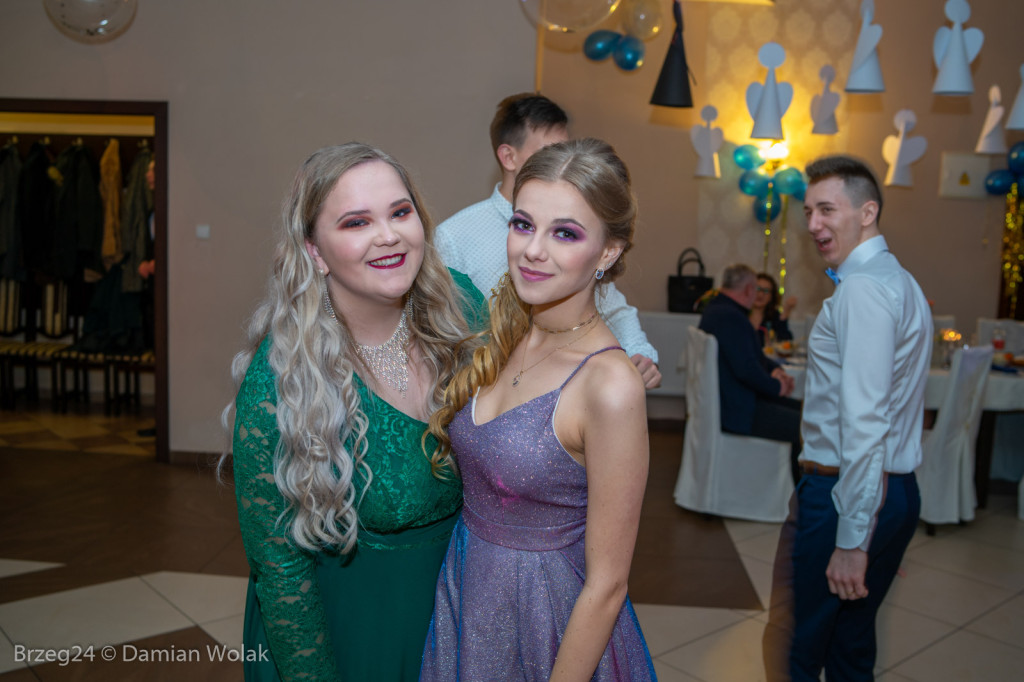 Studniówka 2020 w Liceum Ogólnokształcącym w Grodkowie [zdjęcia]