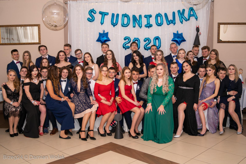 Studniówka 2020 w Liceum Ogólnokształcącym w Grodkowie [zdjęcia]