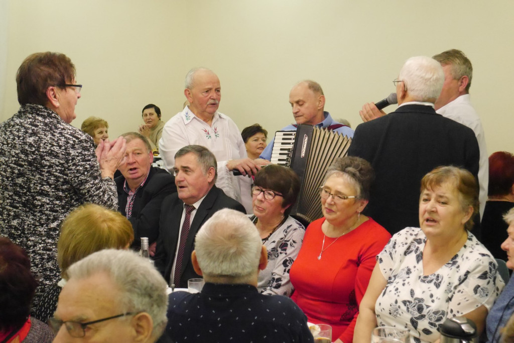 Radośni seniorzy w Pogorzeli [fotorelacja]