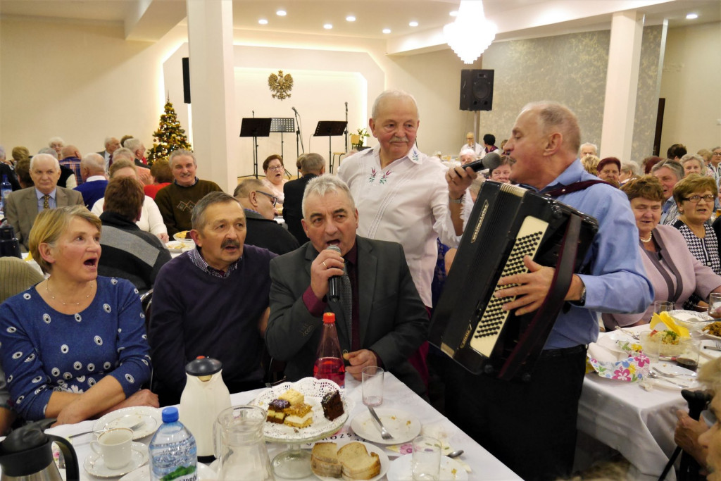 Radośni seniorzy w Pogorzeli [fotorelacja]