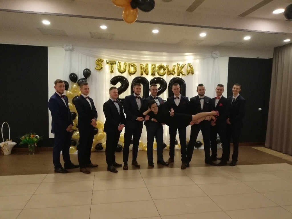 Wspaniała i jedyna w swoim rodzaju noc. Studniówka ZSB w Brzegu