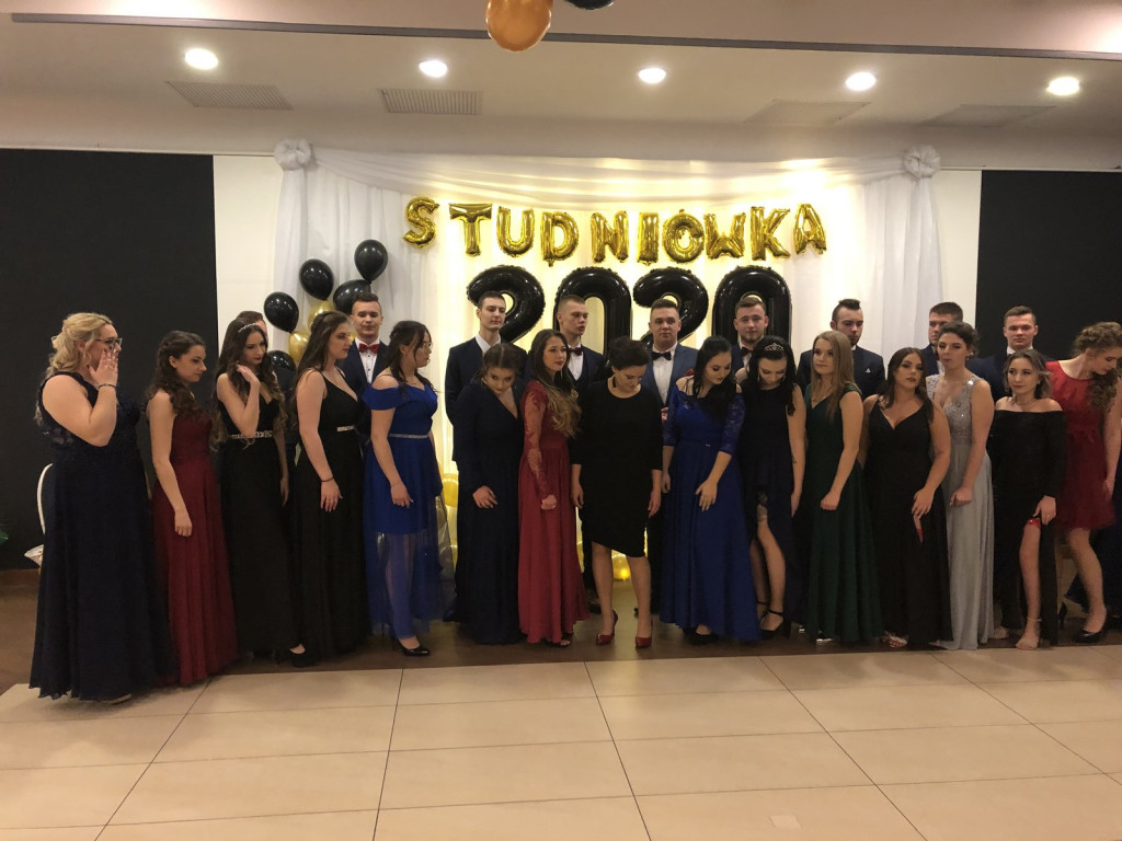 Wspaniała i jedyna w swoim rodzaju noc. Studniówka ZSB w Brzegu