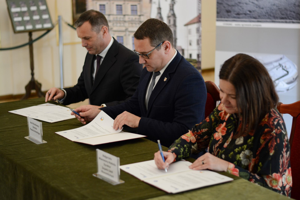 Zespół Szkół Ekonomicznych w Brzegu i dolnośląska firma Eberspächer podpisali porozumienie o współpracy