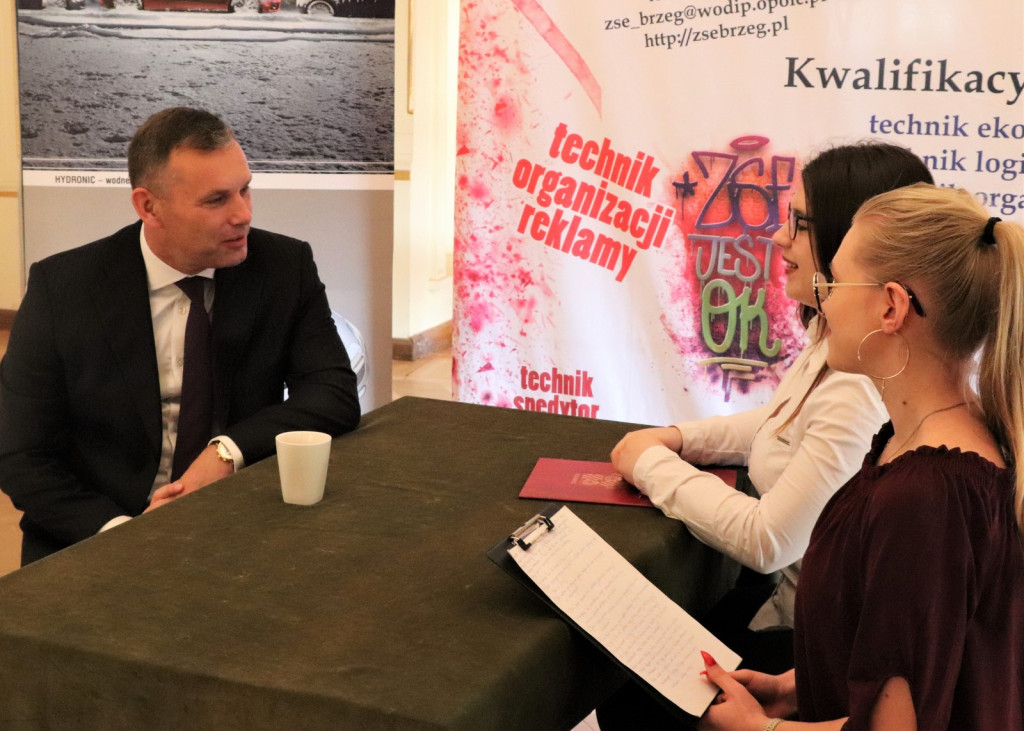 Zespół Szkół Ekonomicznych w Brzegu i dolnośląska firma Eberspächer podpisali porozumienie o współpracy