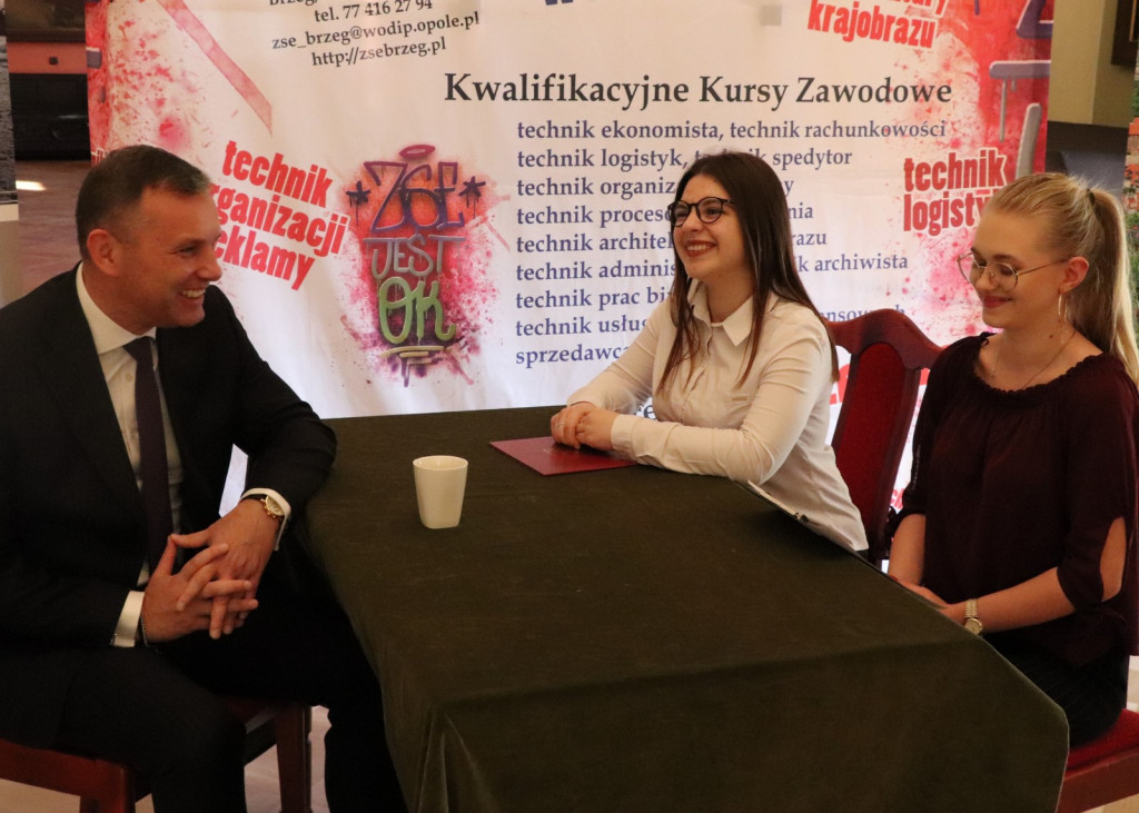 Zespół Szkół Ekonomicznych w Brzegu i dolnośląska firma Eberspächer podpisali porozumienie o współpracy