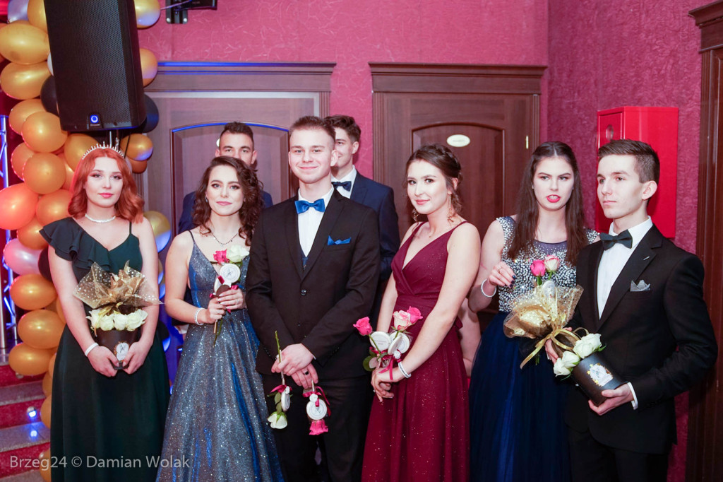 Studniówka 2020 w II Liceum Ogólnokształcącym w Brzegu [zdjęcia]