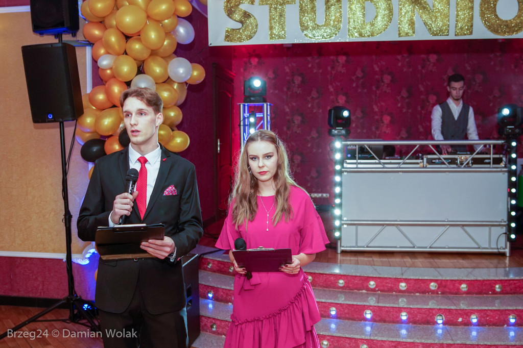 Studniówka 2020 w II Liceum Ogólnokształcącym w Brzegu [zdjęcia]