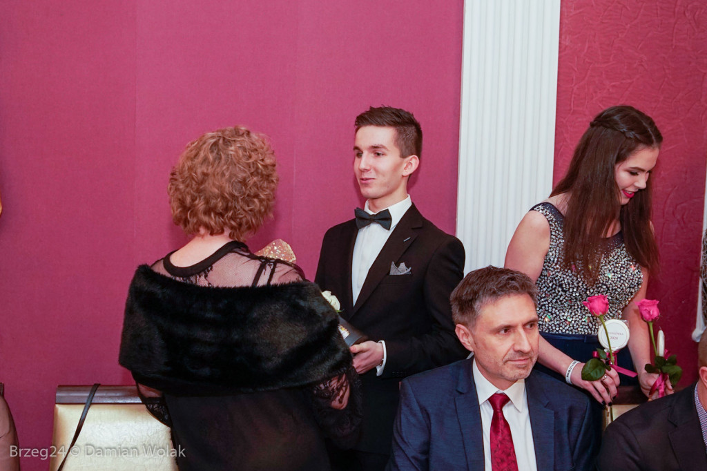 Studniówka 2020 w II Liceum Ogólnokształcącym w Brzegu [zdjęcia]