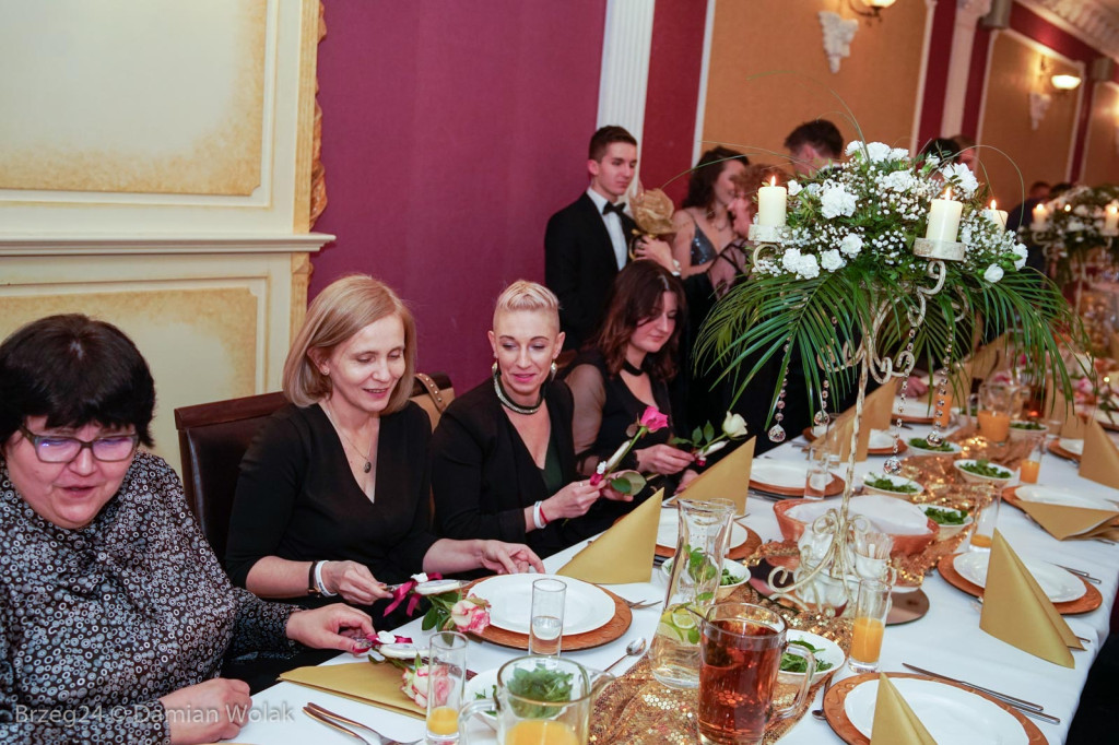 Studniówka 2020 w II Liceum Ogólnokształcącym w Brzegu [zdjęcia]