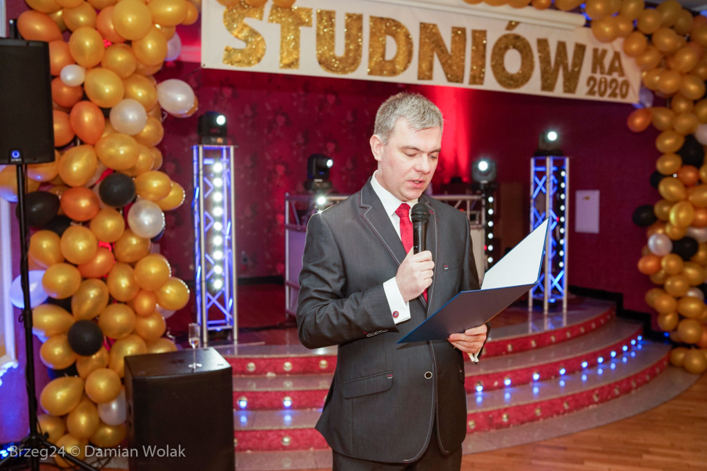 Studniówka 2020 w II Liceum Ogólnokształcącym w Brzegu [zdjęcia]