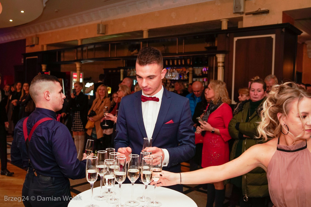 Studniówka 2020 w II Liceum Ogólnokształcącym w Brzegu [zdjęcia]