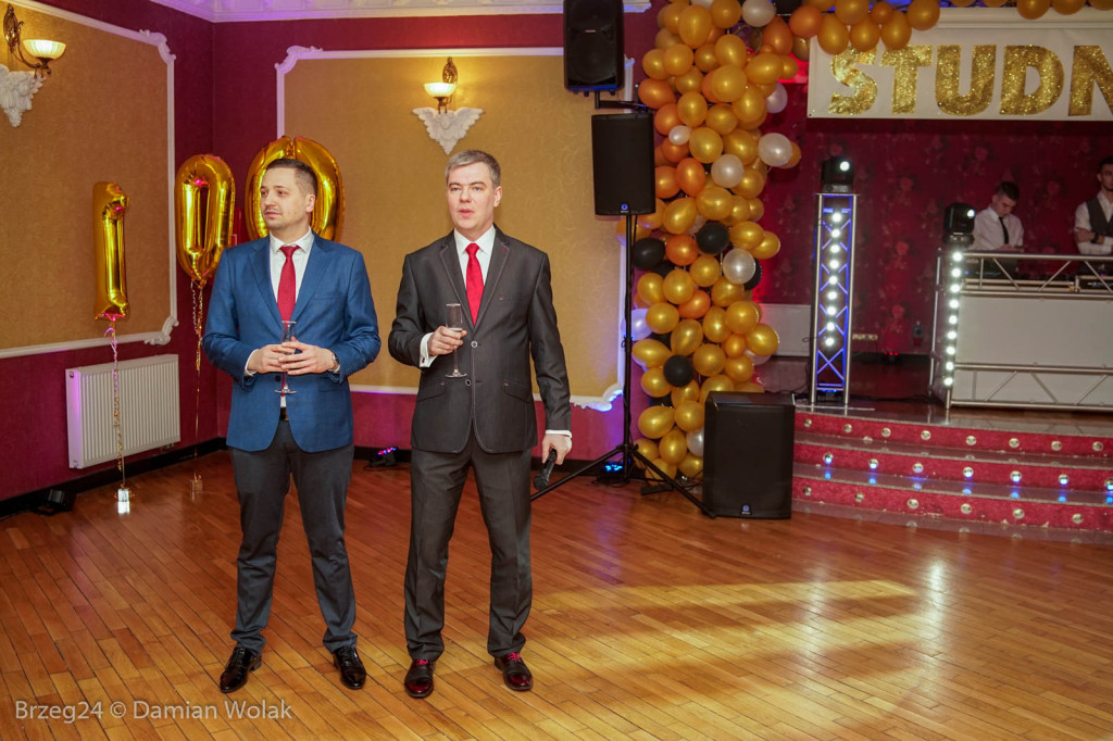 Studniówka 2020 w II Liceum Ogólnokształcącym w Brzegu [zdjęcia]