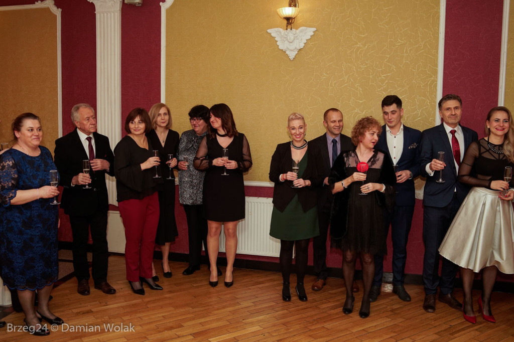 Studniówka 2020 w II Liceum Ogólnokształcącym w Brzegu [zdjęcia]