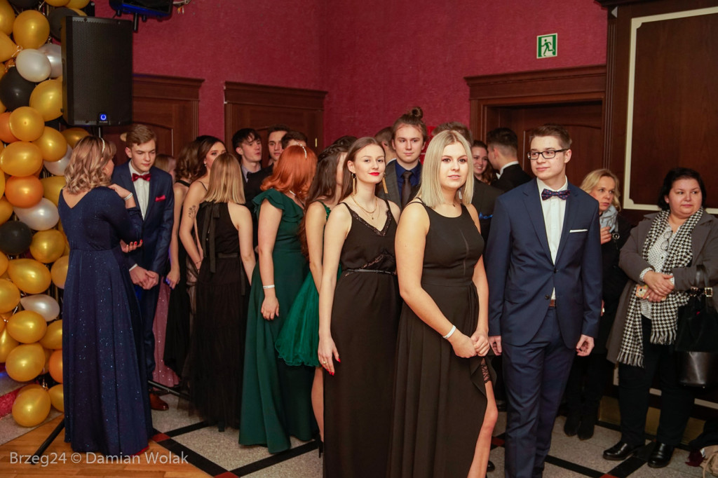 Studniówka 2020 w II Liceum Ogólnokształcącym w Brzegu [zdjęcia]