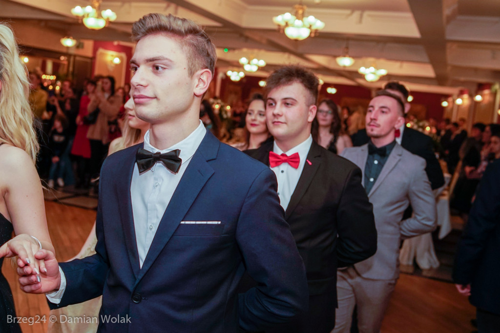 Studniówka 2020 w II Liceum Ogólnokształcącym w Brzegu [zdjęcia]