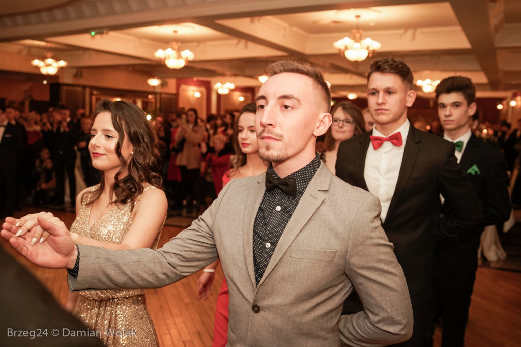 Studniówka 2020 w II Liceum Ogólnokształcącym w Brzegu [zdjęcia]