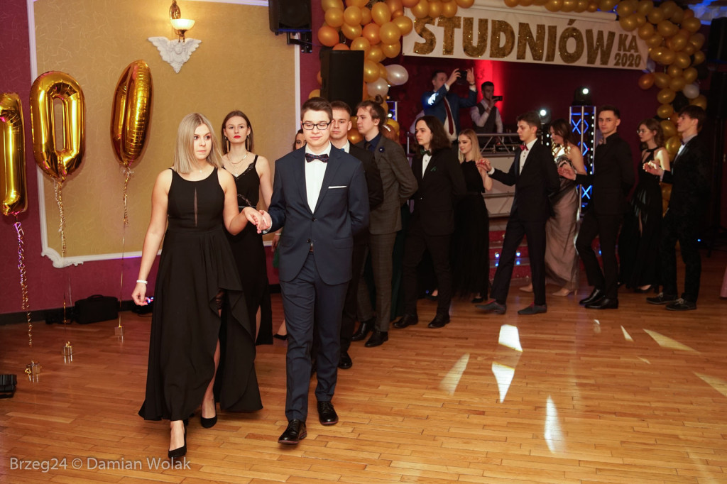 Studniówka 2020 w II Liceum Ogólnokształcącym w Brzegu [zdjęcia]