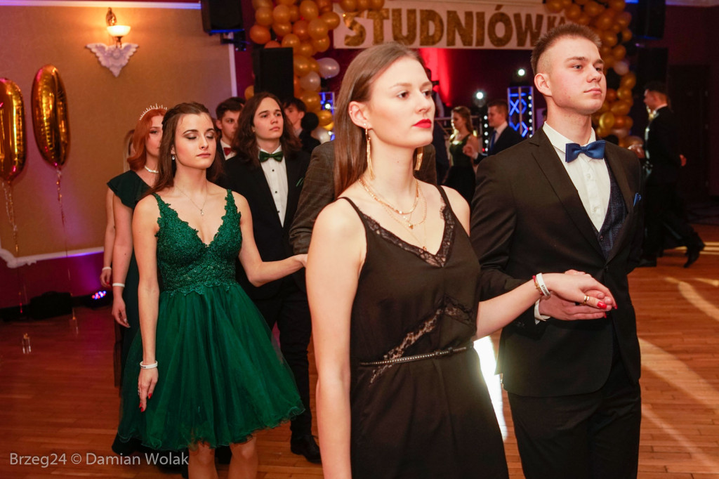 Studniówka 2020 w II Liceum Ogólnokształcącym w Brzegu [zdjęcia]