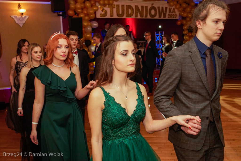 Studniówka 2020 w II Liceum Ogólnokształcącym w Brzegu [zdjęcia]