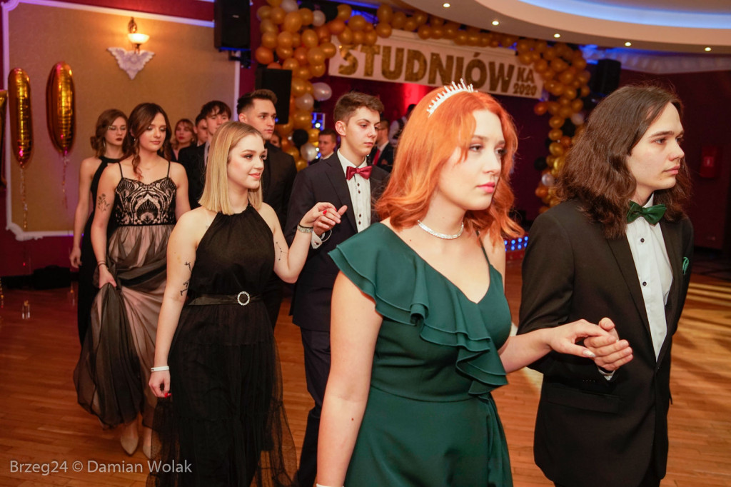 Studniówka 2020 w II Liceum Ogólnokształcącym w Brzegu [zdjęcia]