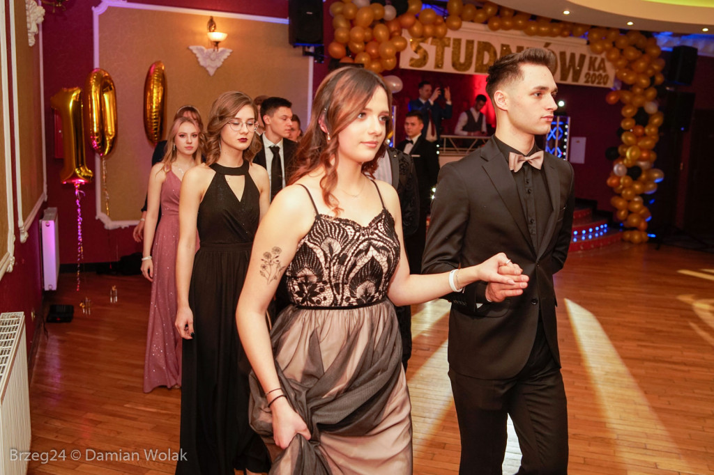 Studniówka 2020 w II Liceum Ogólnokształcącym w Brzegu [zdjęcia]