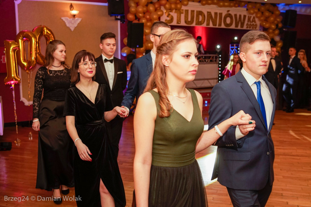 Studniówka 2020 w II Liceum Ogólnokształcącym w Brzegu [zdjęcia]