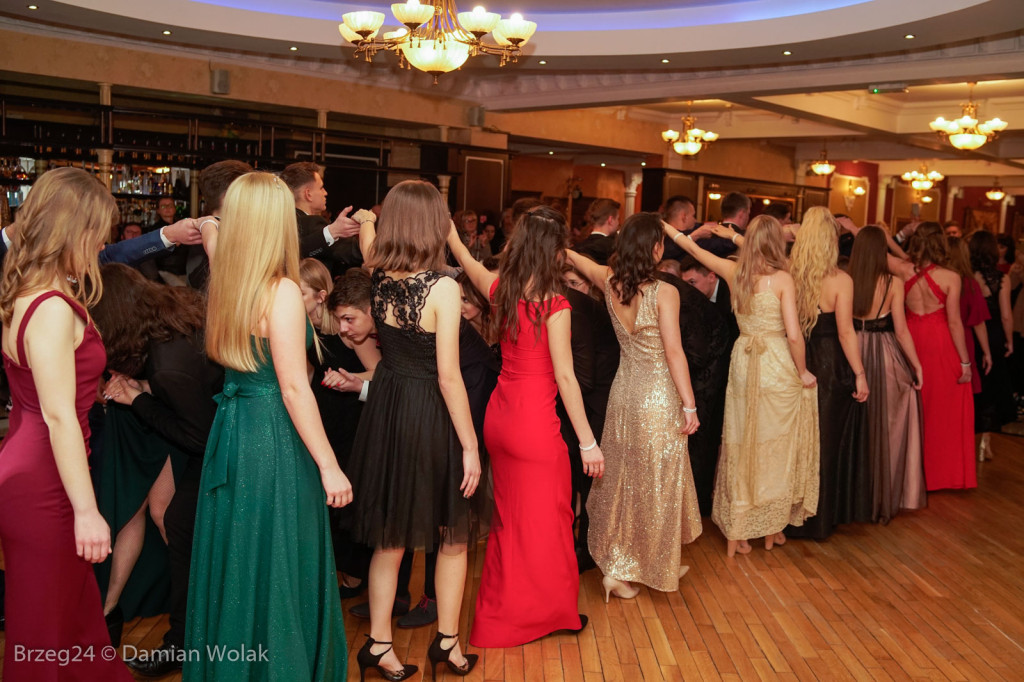 Studniówka 2020 w II Liceum Ogólnokształcącym w Brzegu [zdjęcia]