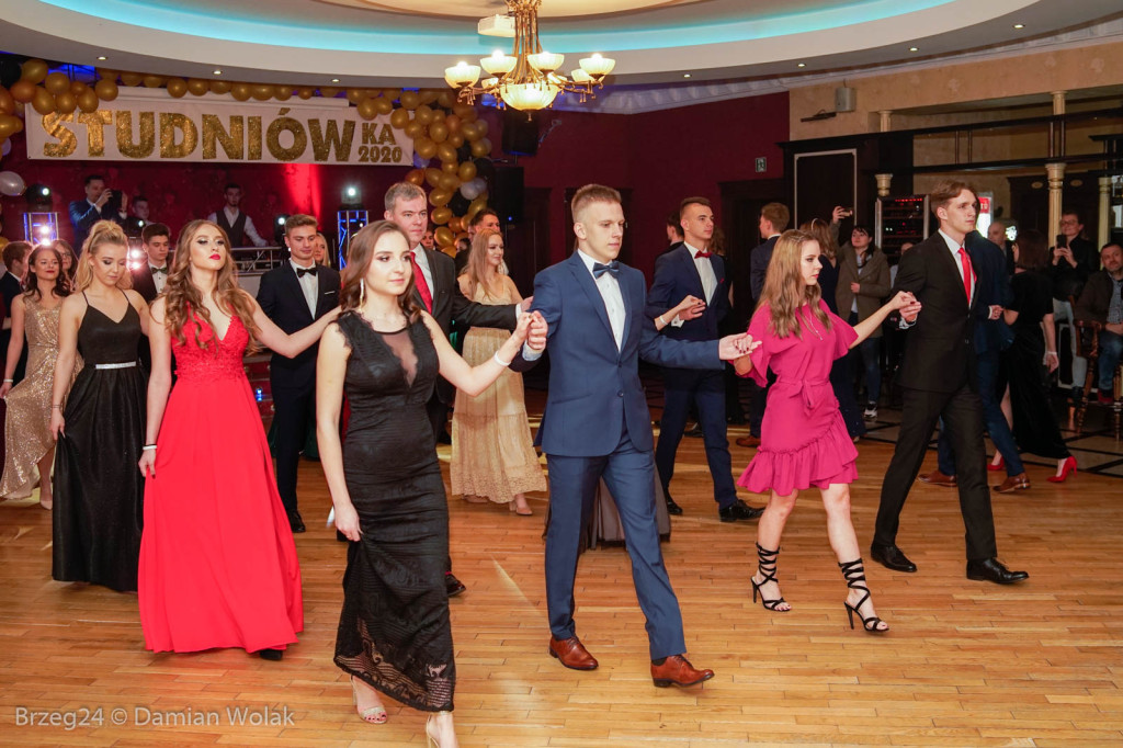 Studniówka 2020 w II Liceum Ogólnokształcącym w Brzegu [zdjęcia]