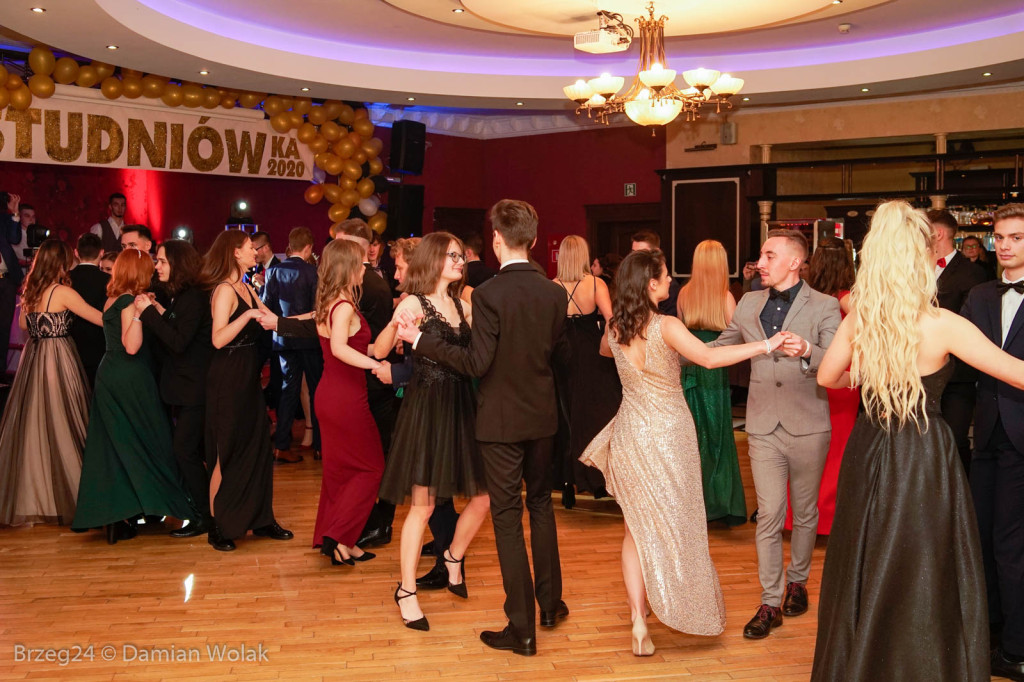 Studniówka 2020 w II Liceum Ogólnokształcącym w Brzegu [zdjęcia]