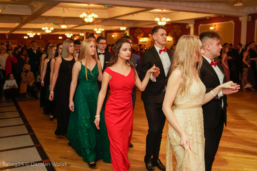 Studniówka 2020 w II Liceum Ogólnokształcącym w Brzegu [zdjęcia]