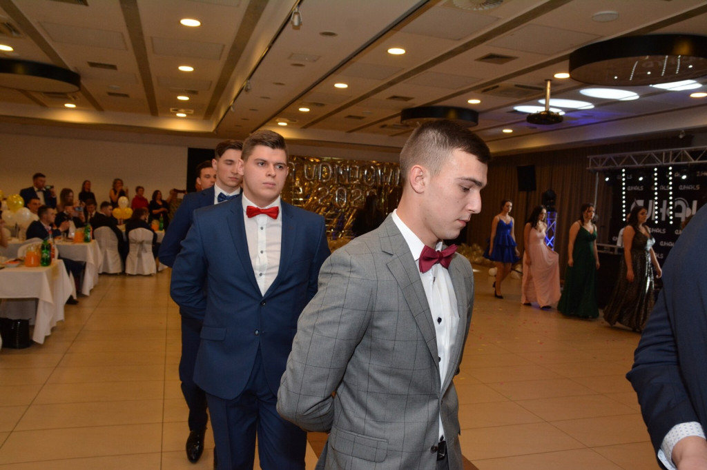 Studniówka 2020 w Zespole Szkół Zawodowych Nr 1 w Brzegu [zdjęcia]