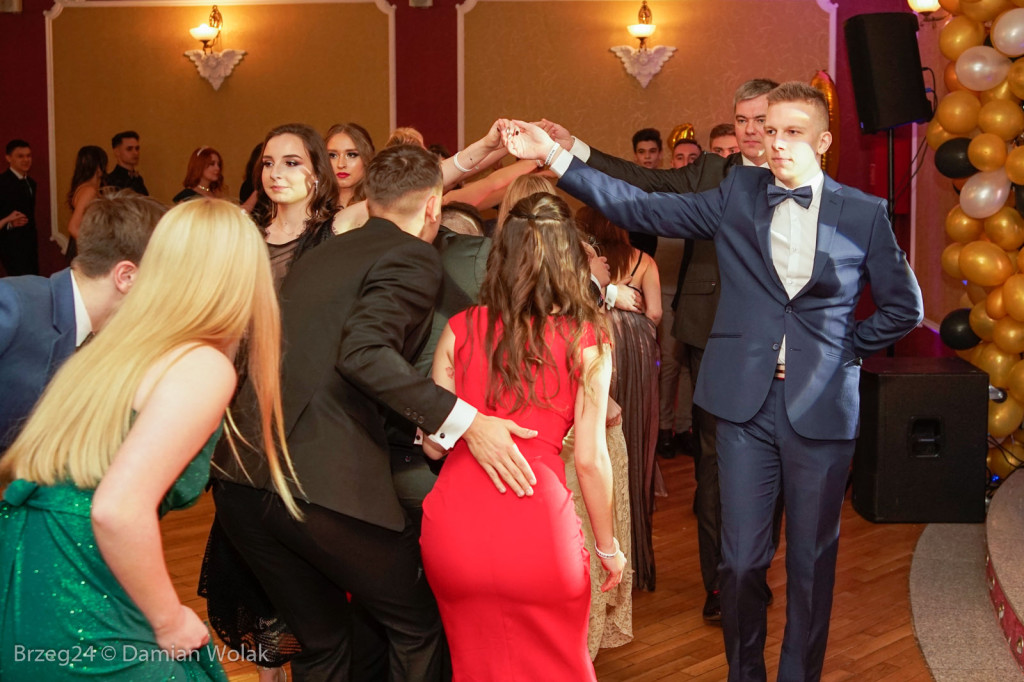 Studniówka 2020 w II Liceum Ogólnokształcącym w Brzegu [zdjęcia]