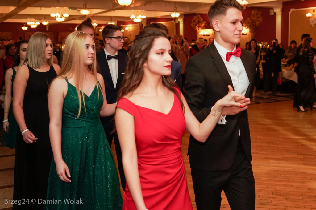 Studniówka 2020 w II Liceum Ogólnokształcącym w Brzegu [zdjęcia]