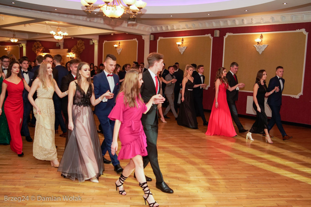 Studniówka 2020 w II Liceum Ogólnokształcącym w Brzegu [zdjęcia]