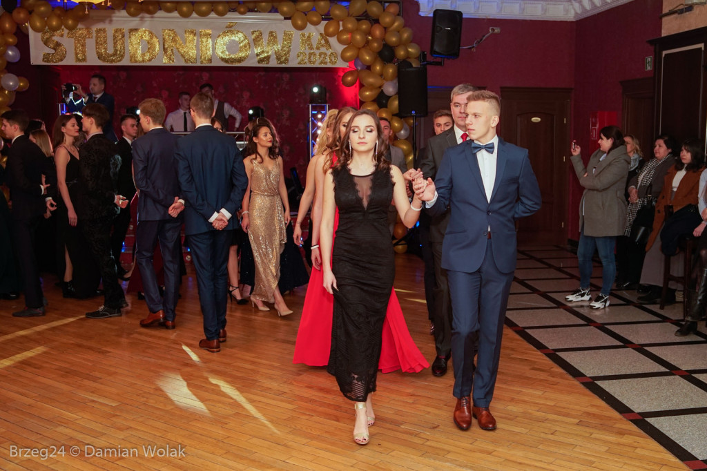 Studniówka 2020 w II Liceum Ogólnokształcącym w Brzegu [zdjęcia]