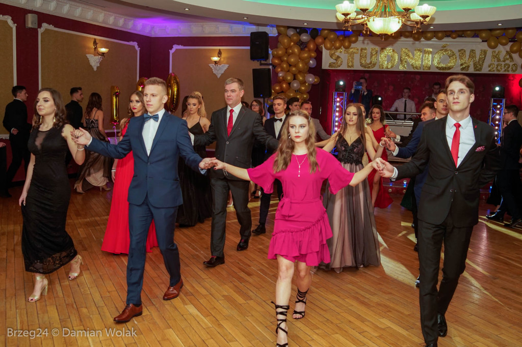 Studniówka 2020 w II Liceum Ogólnokształcącym w Brzegu [zdjęcia]