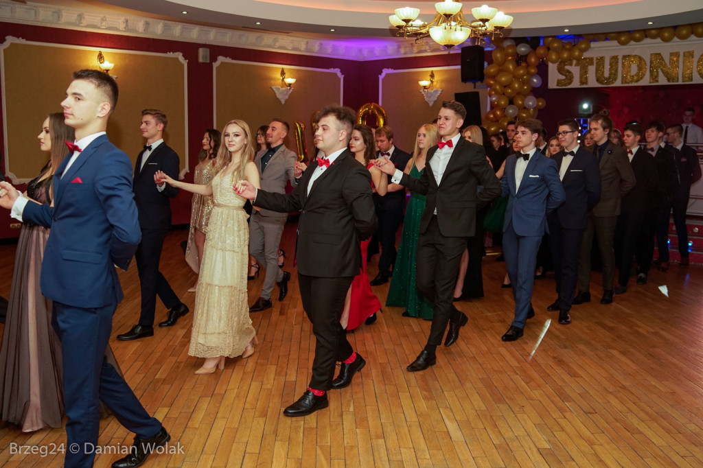 Studniówka 2020 w II Liceum Ogólnokształcącym w Brzegu [zdjęcia]