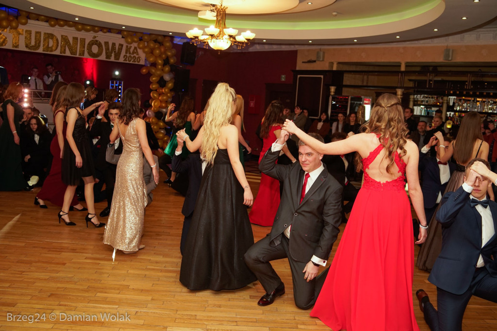 Studniówka 2020 w II Liceum Ogólnokształcącym w Brzegu [zdjęcia]