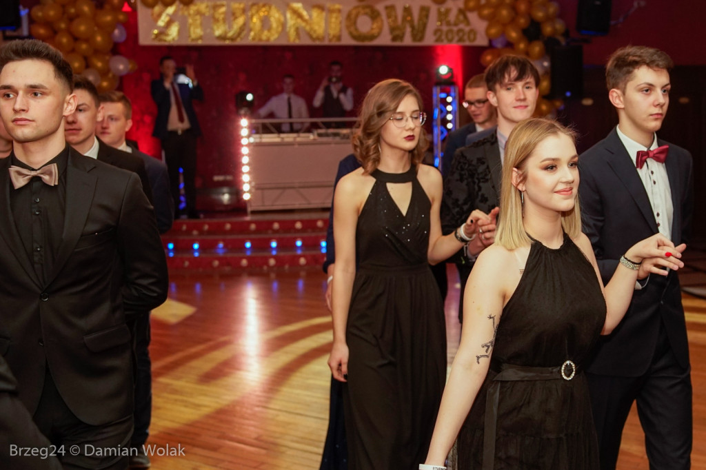 Studniówka 2020 w II Liceum Ogólnokształcącym w Brzegu [zdjęcia]